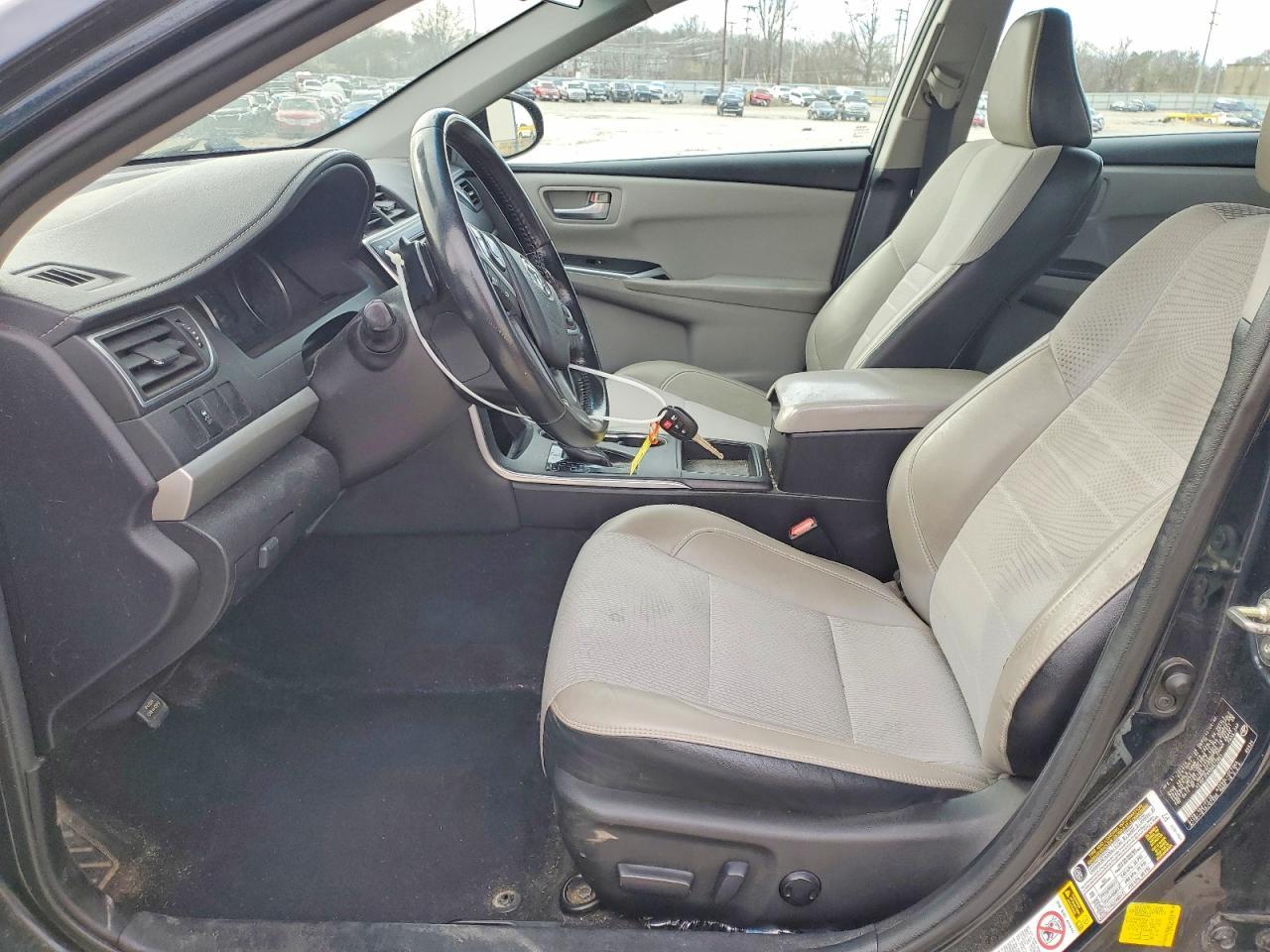 2016 Toyota Camry le
