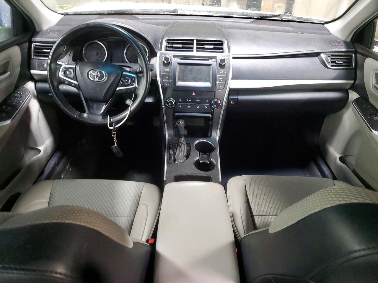 2016 Toyota Camry le