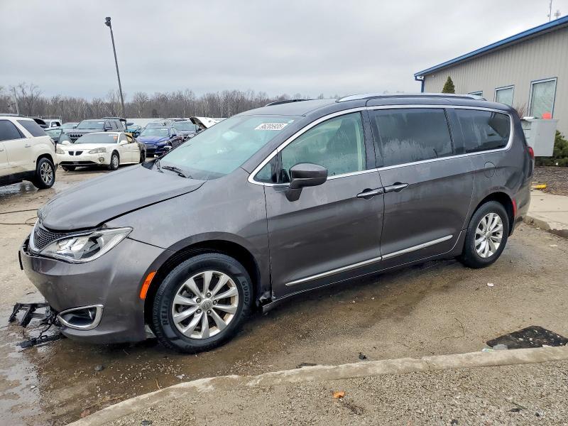 2019 Chrysler Pacifica Touring l