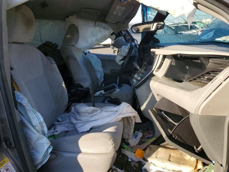 2016 Toyota Sienna le