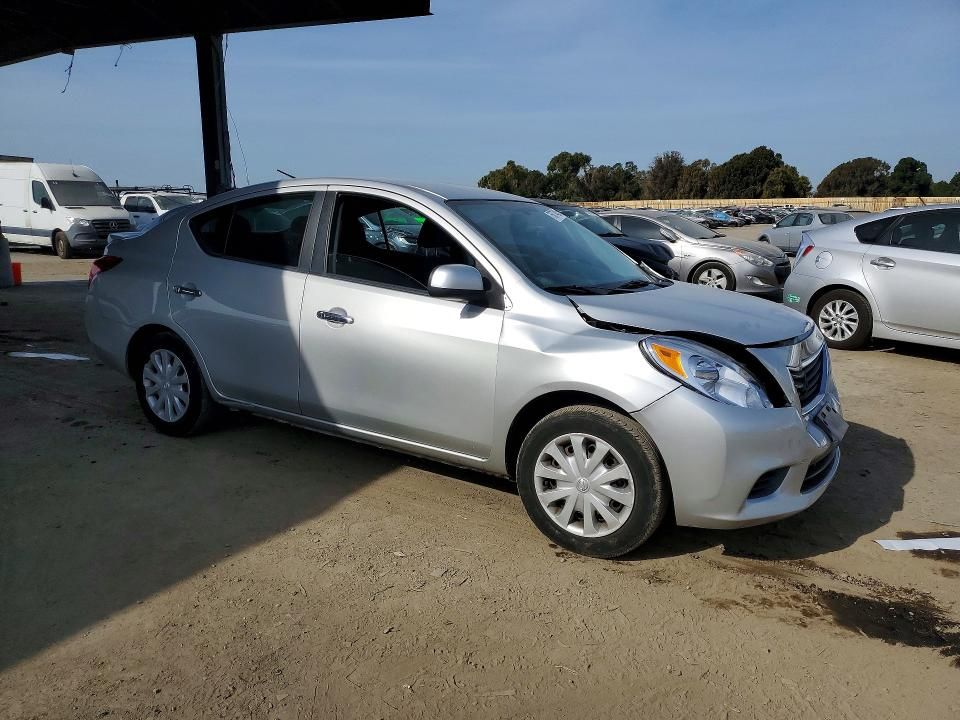 2013 Nissan Versa s