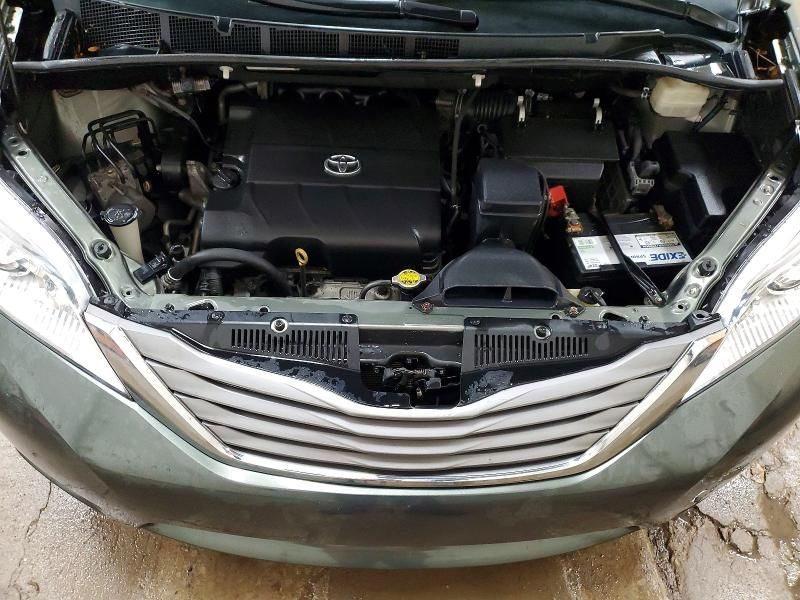 2013 Toyota Sienna xle