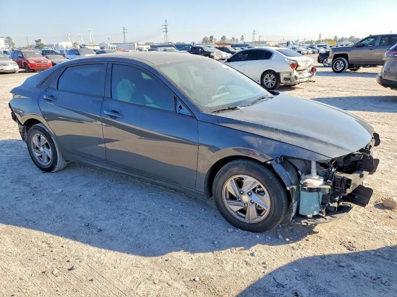 2024 Hyundai Elantra se