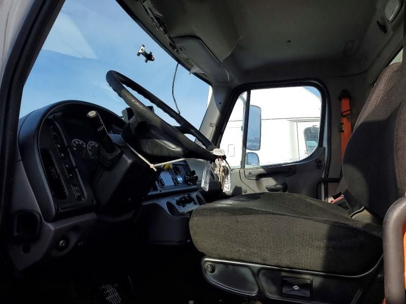 2016 Freightliner Business Class M2 box Truck