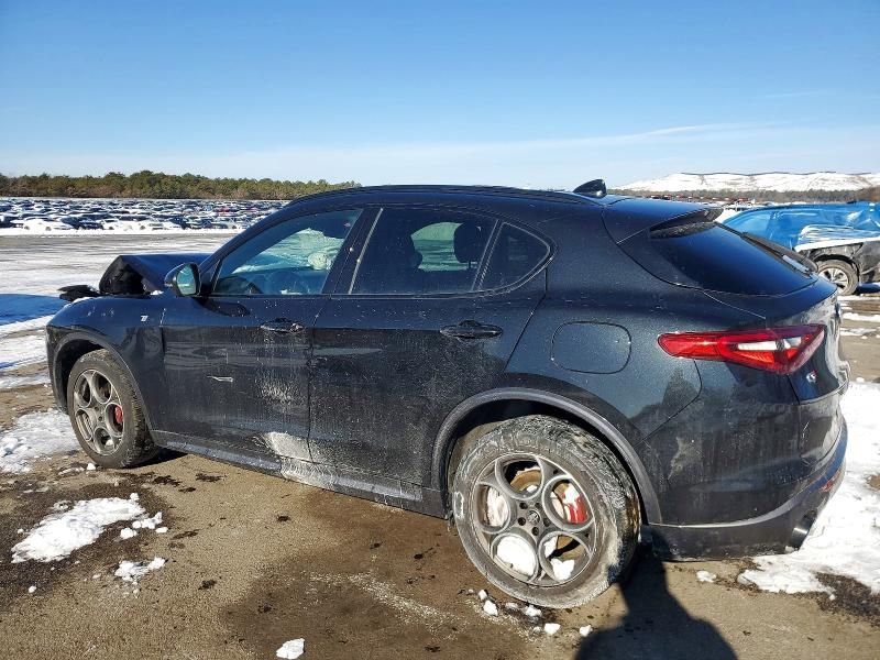 2022 Alfa Romeo Stelvio ti