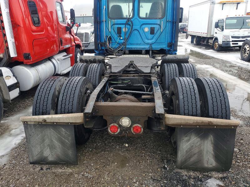 2017 Freigliner 2017 Freightliner Cascadia 125 Semi Truck