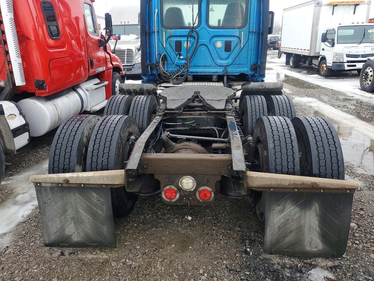 2017 Freigliner 2017 Freightliner Cascadia 125 Semi Truck