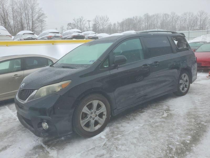 2011 Toyota Sienna se 8-passenger