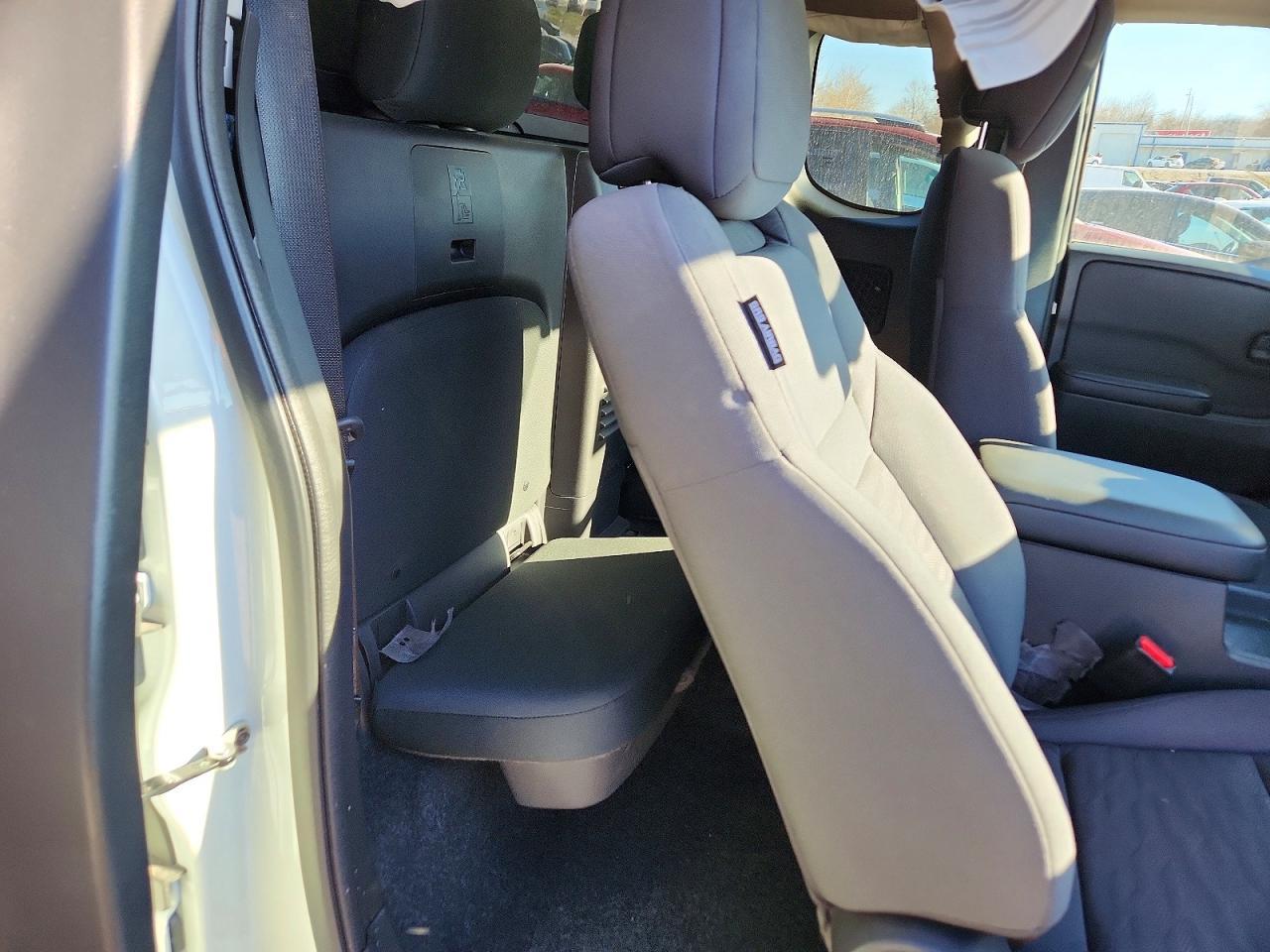 2025 Nissan Frontier s