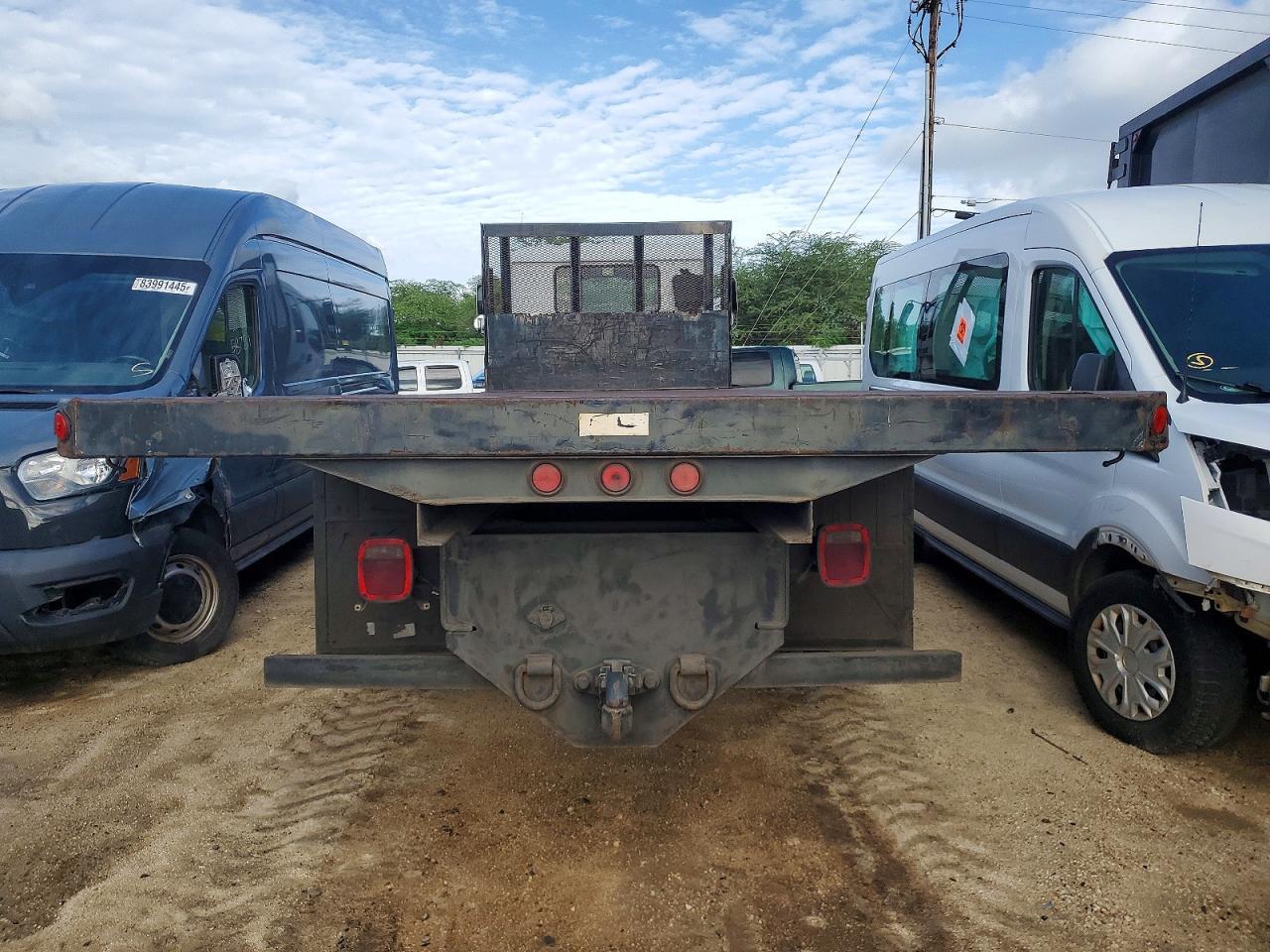 2002 GMC T-6500 Flatbed Truck