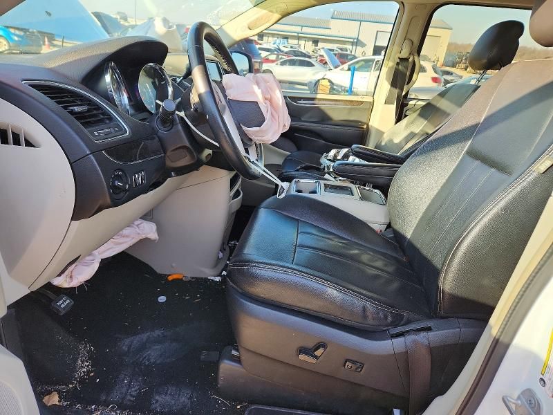 2014 Chrysler Town & Country Touring