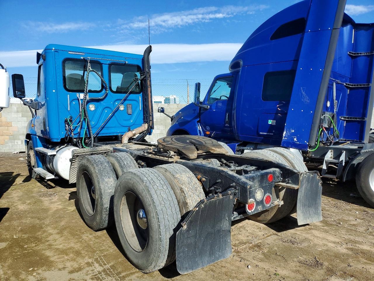 2017 Freightliner Cascadia 125 Semi Truck
