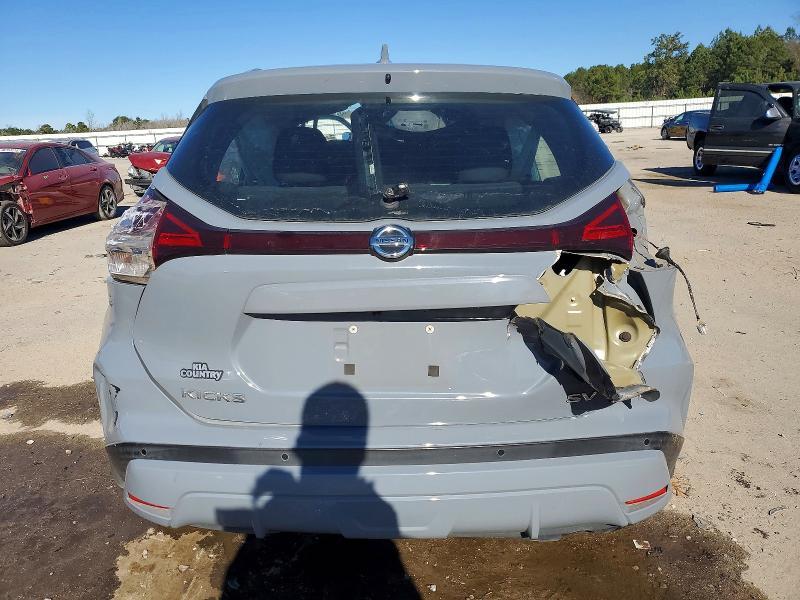 2021 Nissan Kicks sv