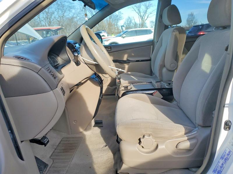 2004 Toyota Sienna xle