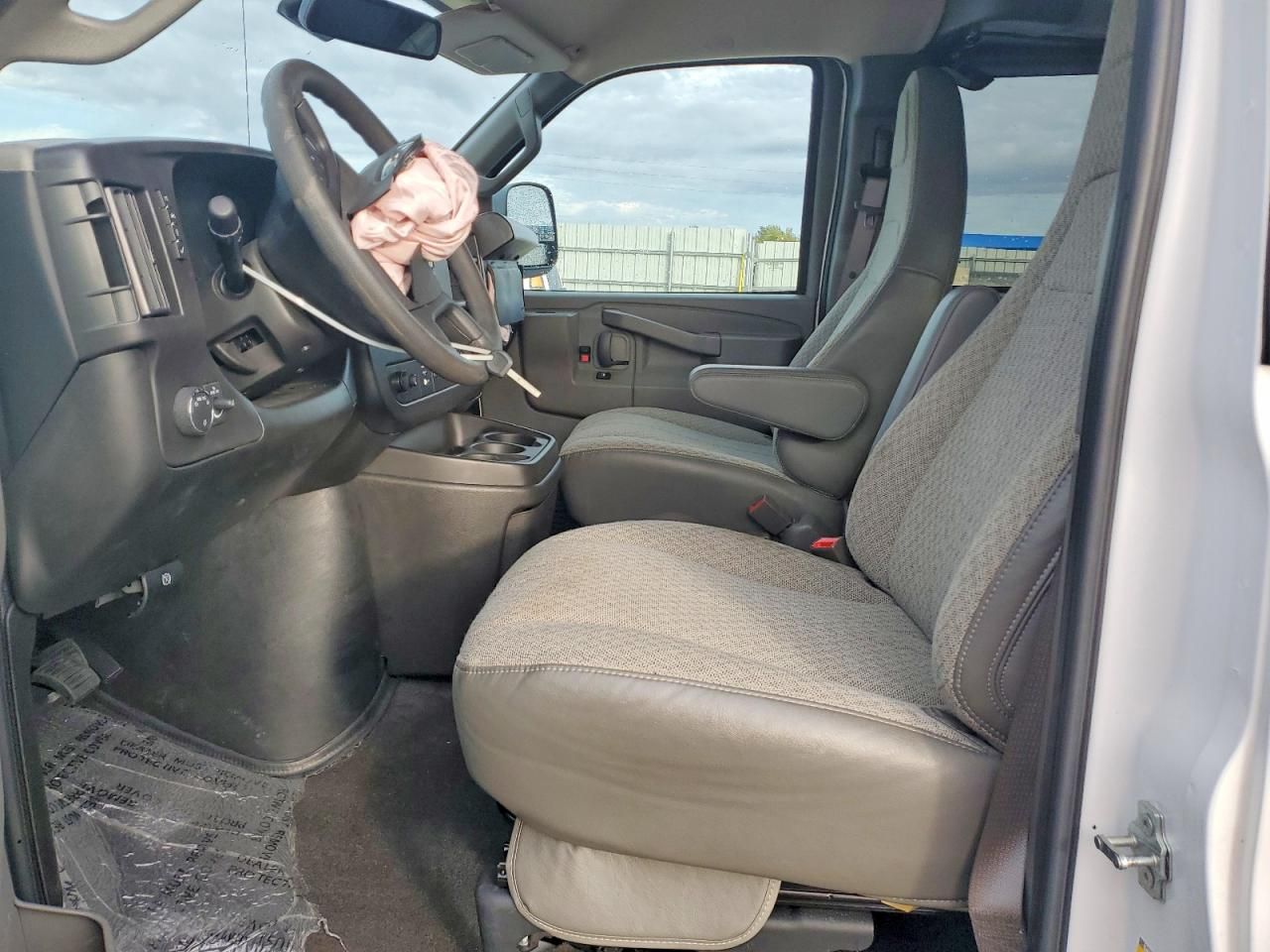 2024 Chevrolet Express G3500 LT