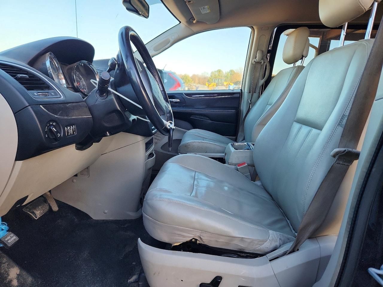 2013 Chrysler Town & Country Touring