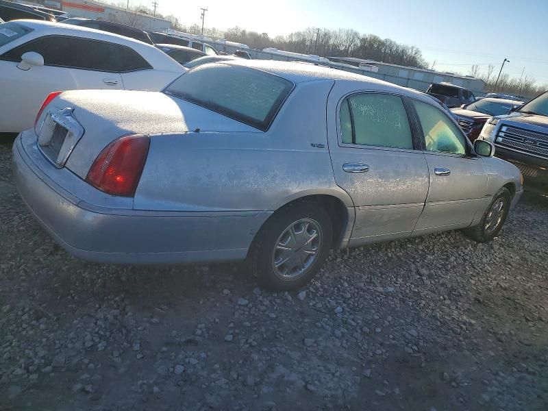 1999 Lincoln Town car Signature