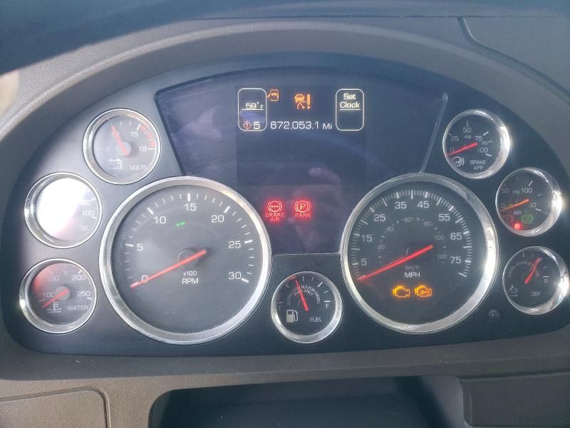 2015 Kenworth T680 Semi Truck