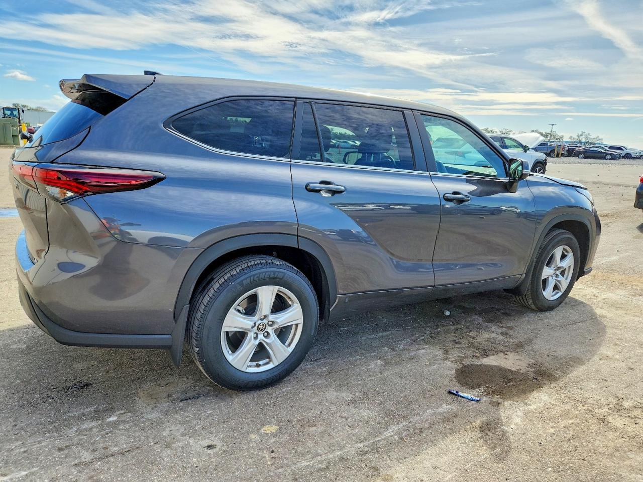 2025 Toyota Highlander le