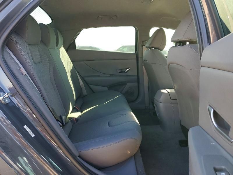 2024 Hyundai Elantra se