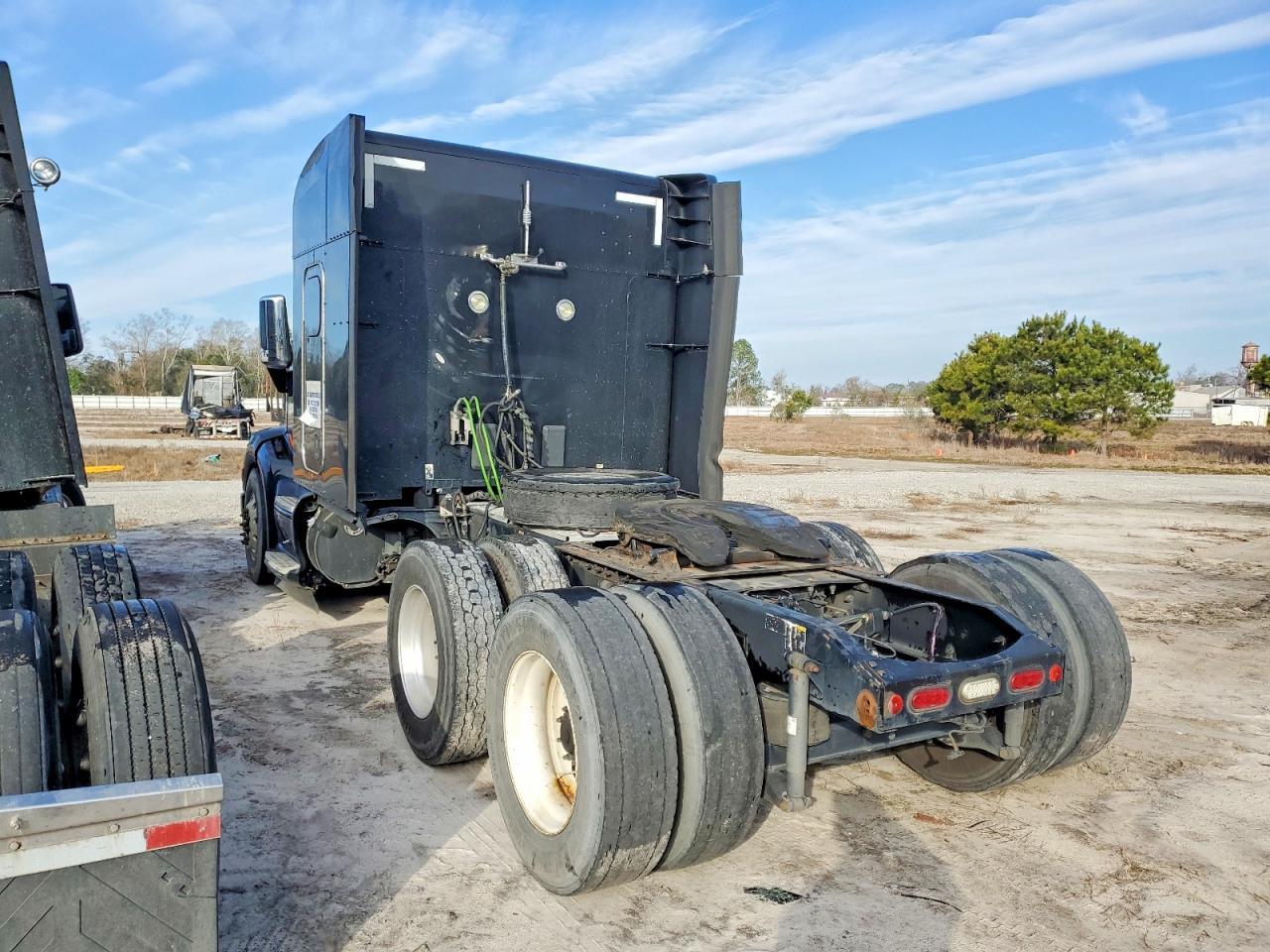 2016 Peterbilt 579 Semi Truck