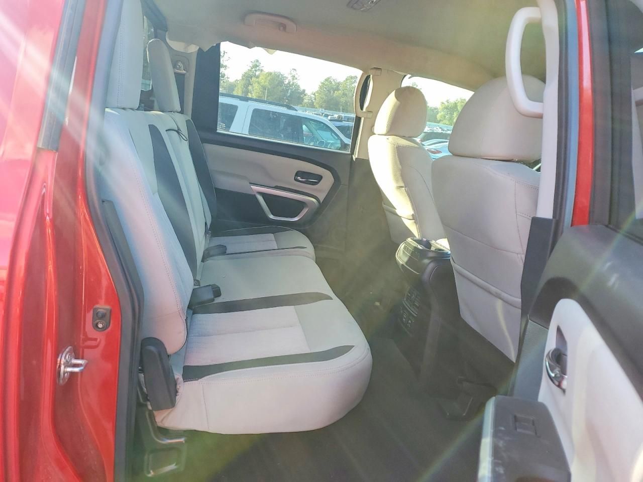 2022 Nissan Titan sv