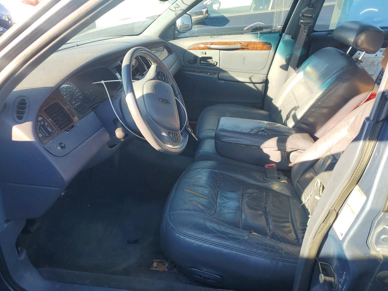 2000 Lincoln Town car Signature