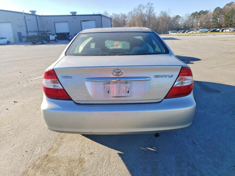 2004 Toyota Camry le
