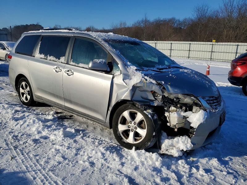 2013 Toyota Sienna le