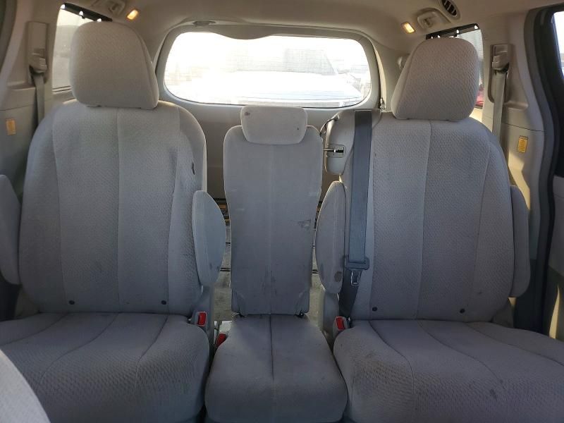 2012 Toyota Sienna le