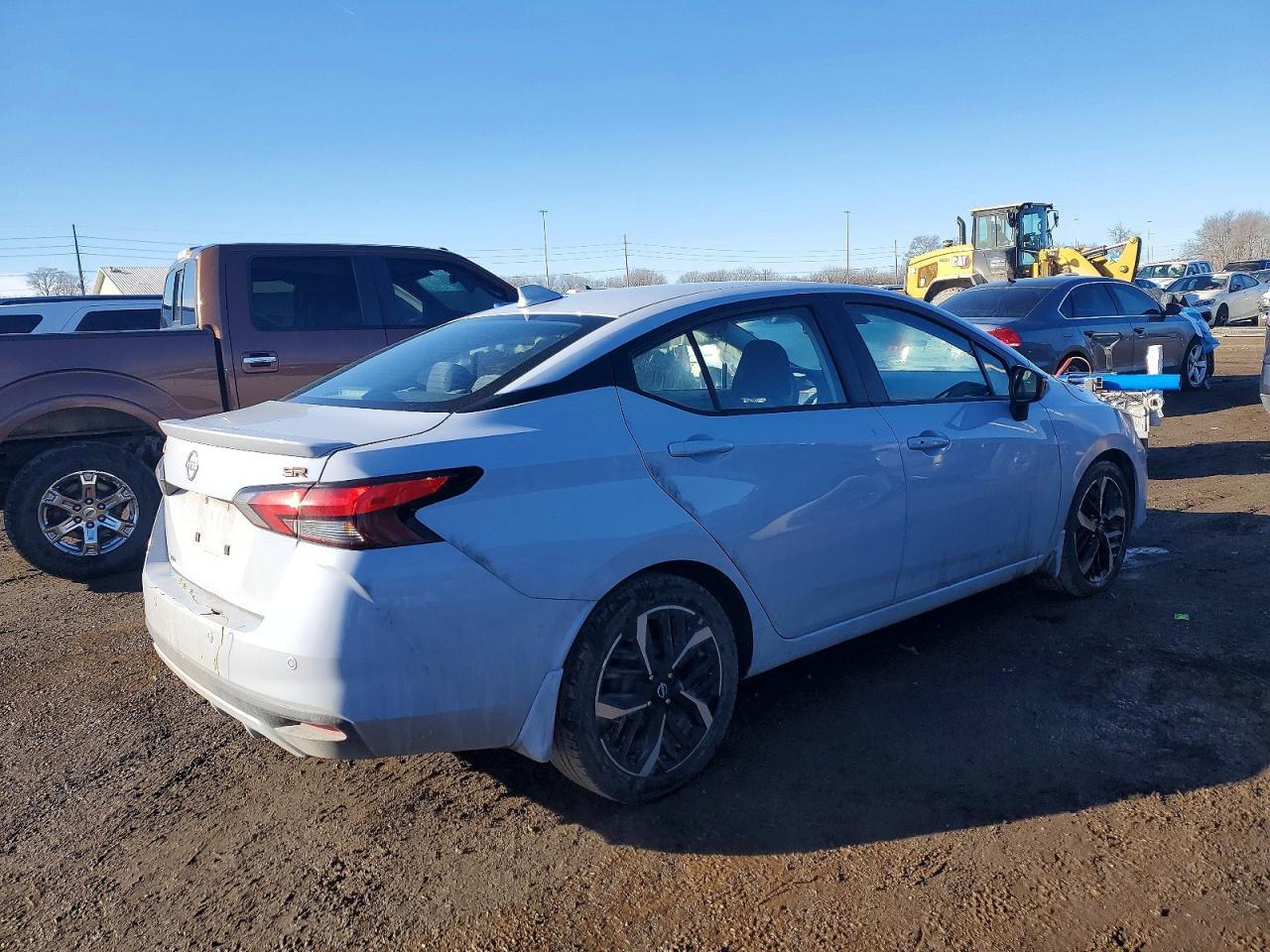 2024 Nissan Versa sr