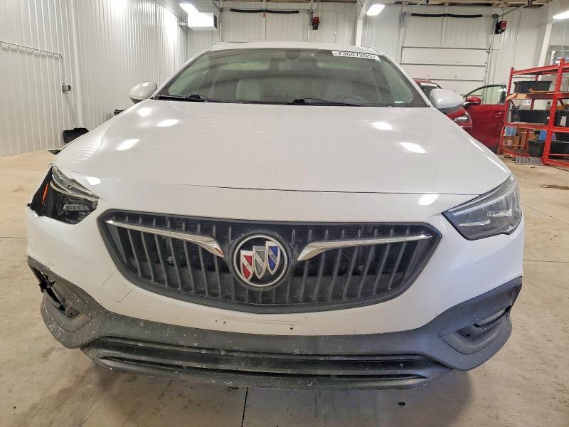 2018 Buick Regal Tourx Essence