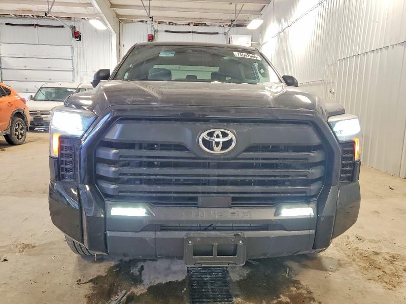 2025 Toyota Tundra Crewmax sr