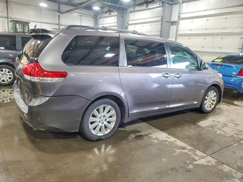 2013 Toyota Sienna xle