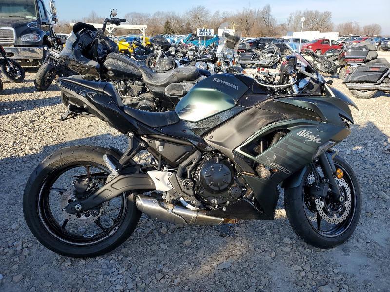2025 Kawasaki EX650 P