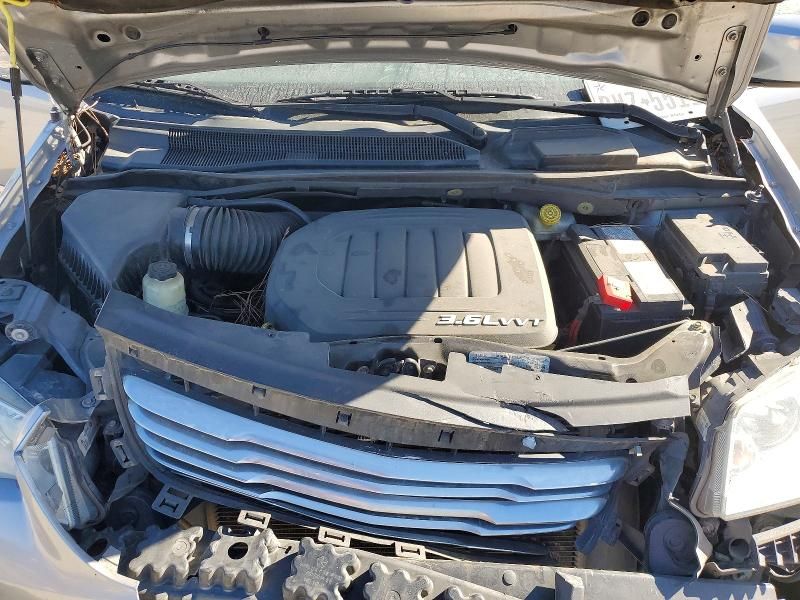 2016 Chrysler Town & Country Touring l