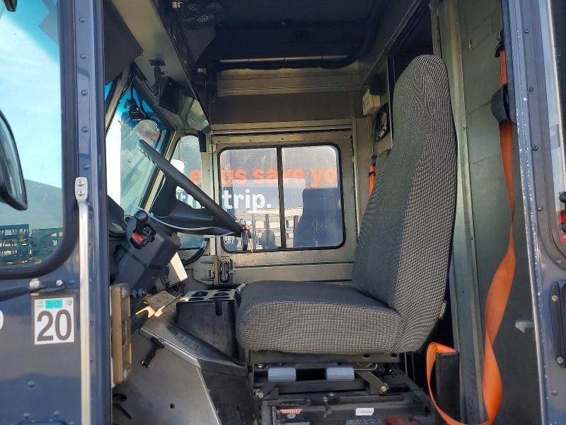 2020 Freightliner Chassis m Line Walk-in van