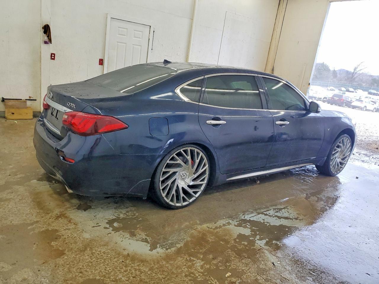 2016 Infiniti Q70 3.7