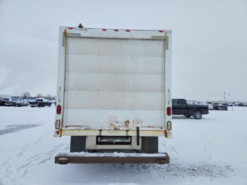 2004 Ford Econoline E450 Super Duty Cutaway Van