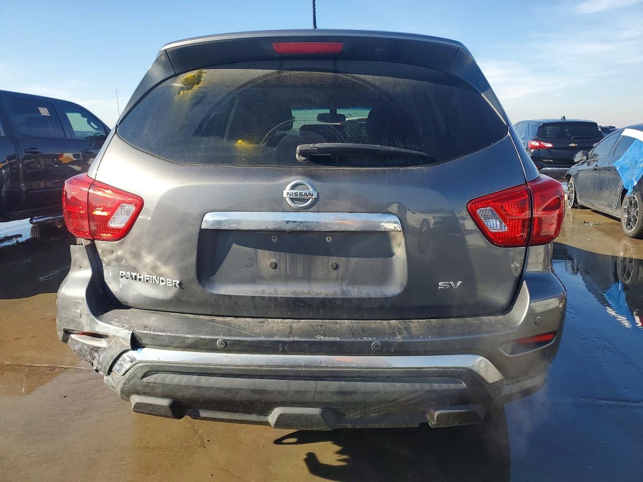 2018 Nissan Pathfinder s