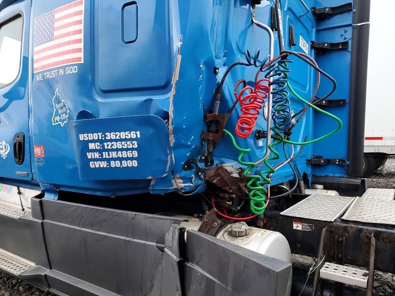 2018 Freightliner Cascadia-Semi Truck