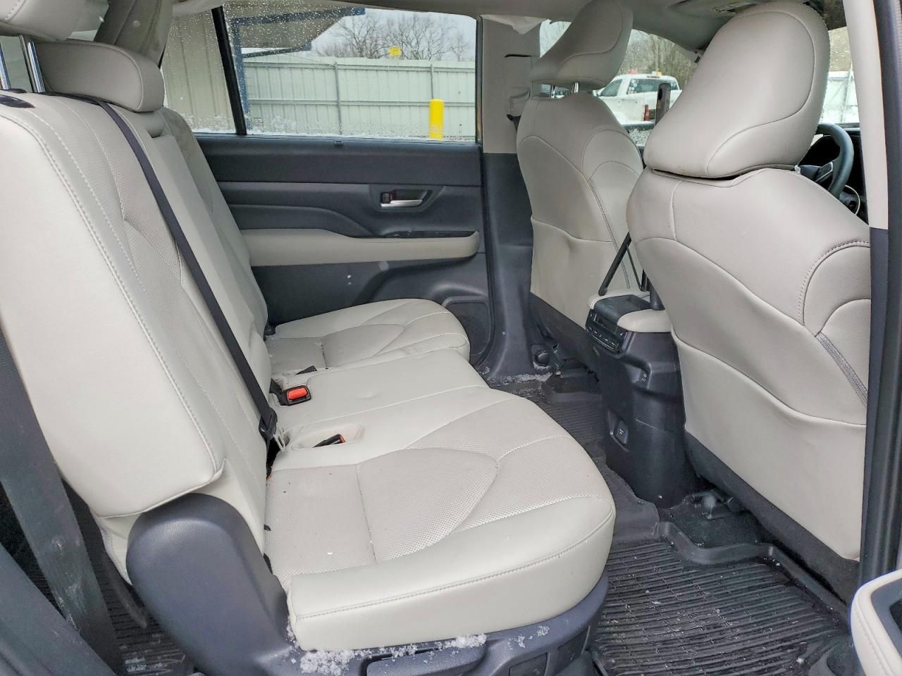 2025 Toyota Grand Highlander le