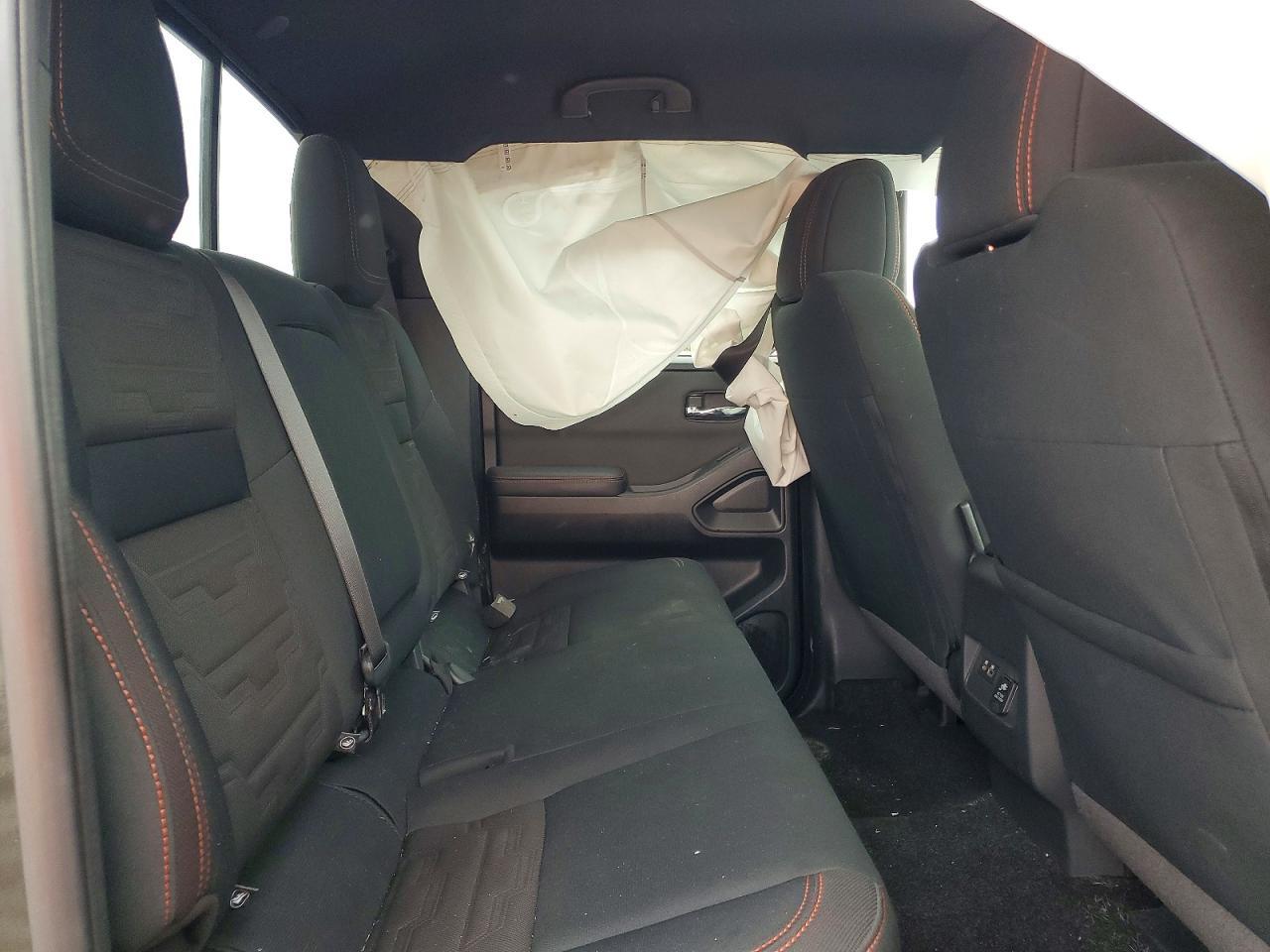 2023 Nissan Frontier s