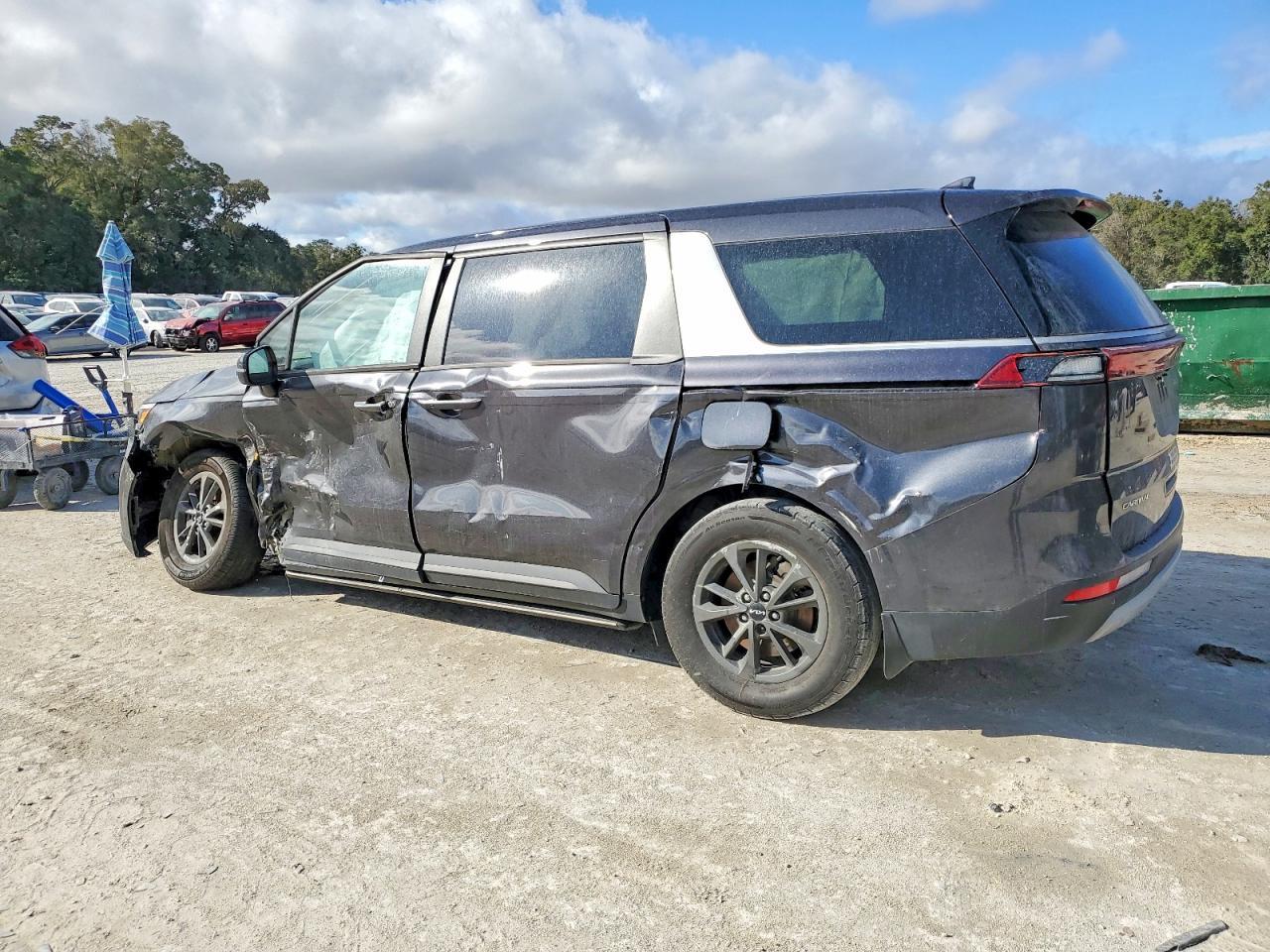 2023 KIA Carnival lx