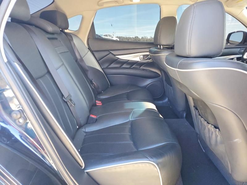 2017 Infiniti Q70 3.7