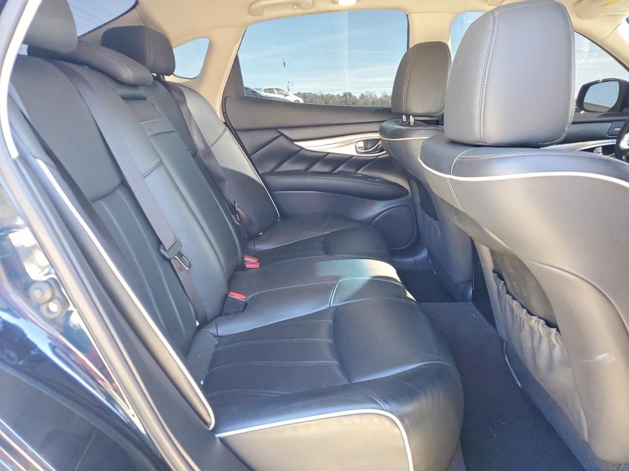 2017 Infiniti Q70 3.7