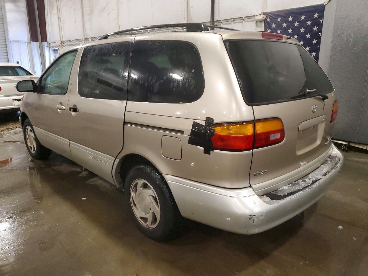 2000 Toyota Sienna le