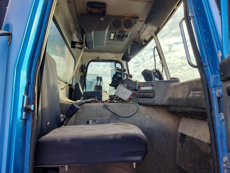 2004 Autocar Wx Roll-off Container Truck
