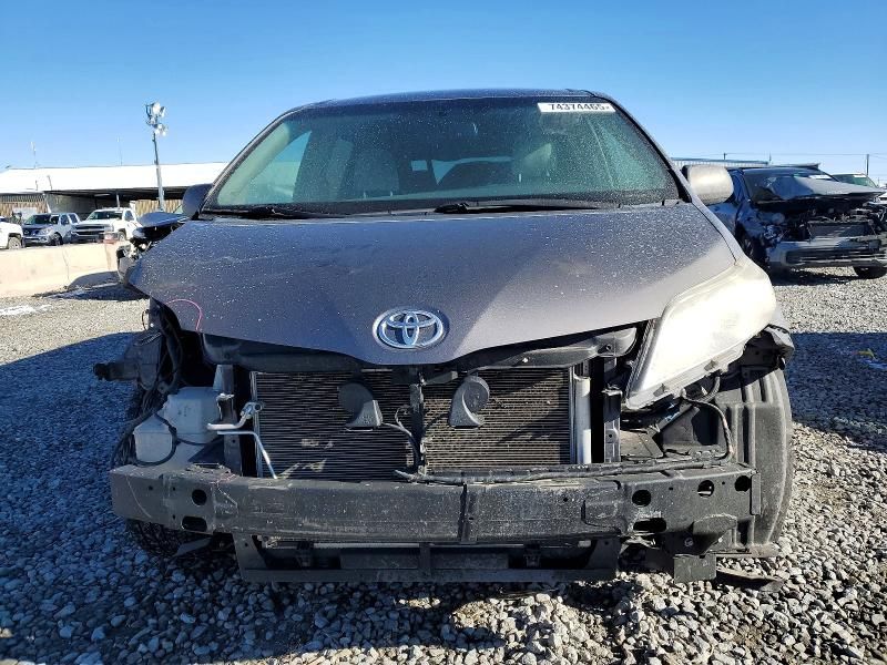 2015 Toyota Sienna le