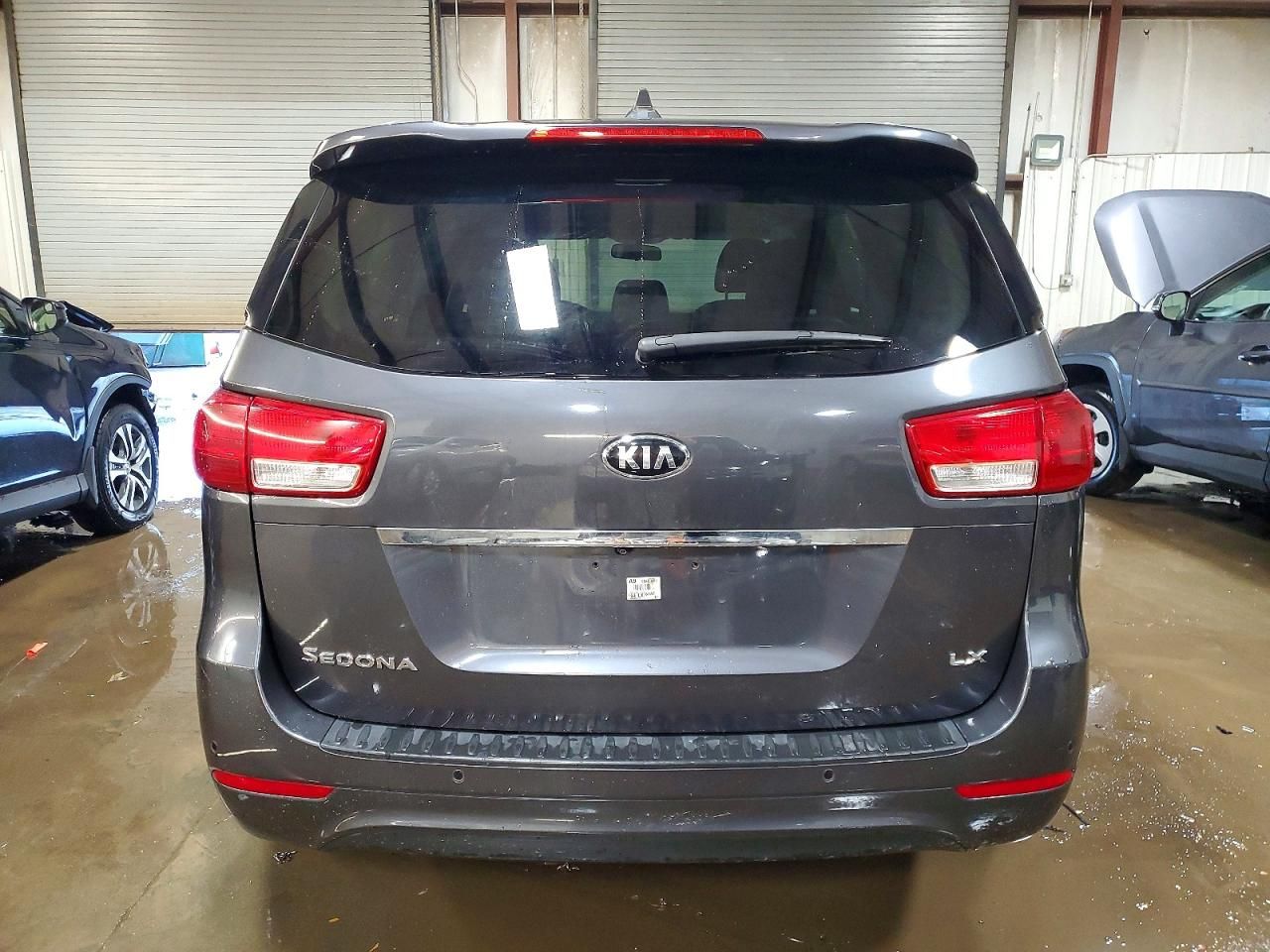 2017 KIA Sedona lx